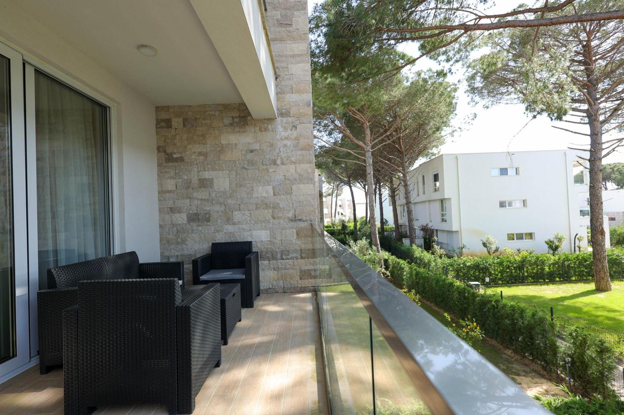 Sanpietro Vacation Apartments Durres Ngoại thất bức ảnh